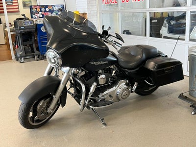 2011 Harley-Davidson FLHX Base