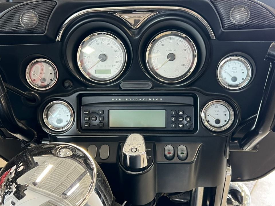 2011 Harley-Davidson FLHX Base