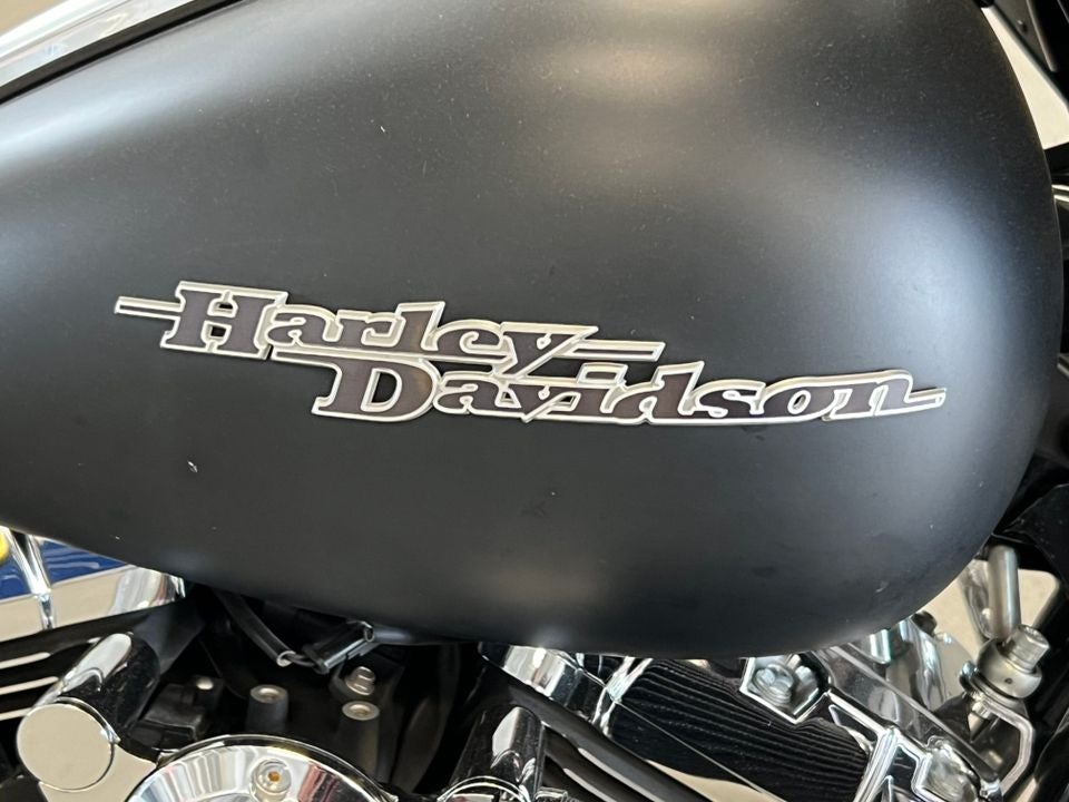 2011 Harley-Davidson FLHX Base