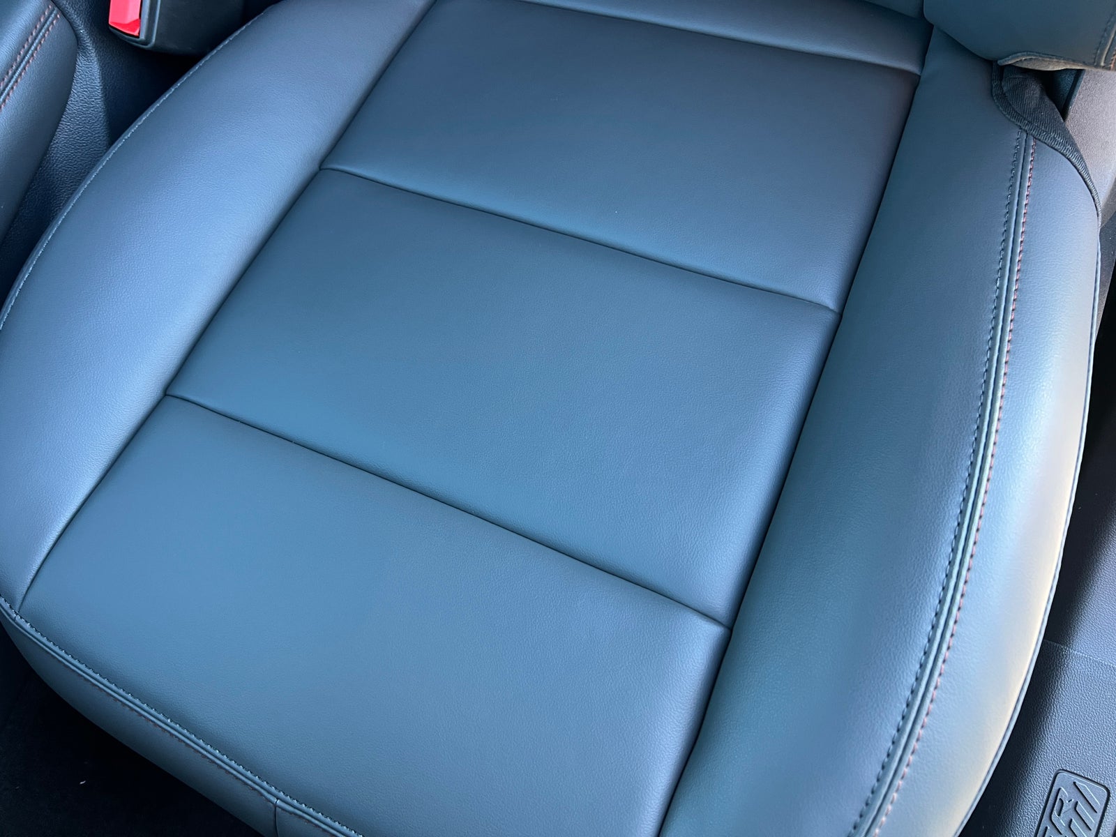 2027 Ford Explorer Active w/200A Pkg