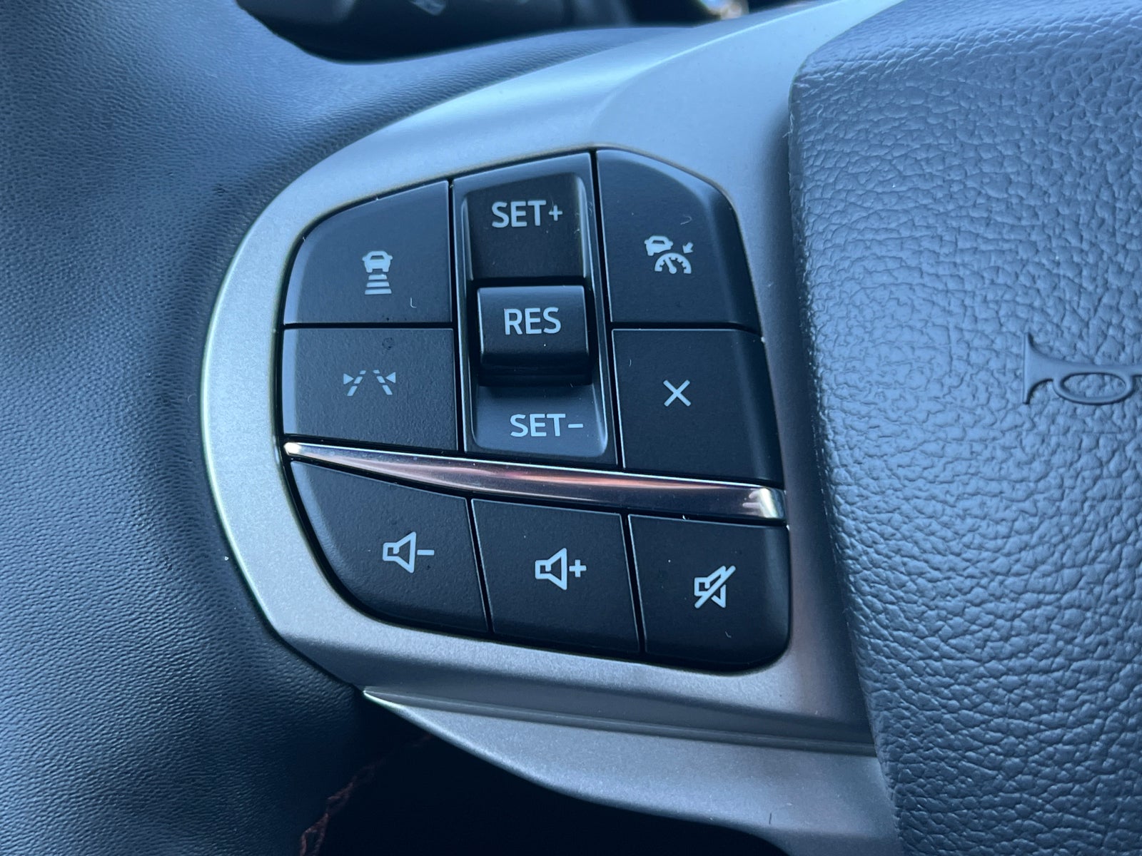 2027 Ford Explorer Active w/200A Pkg