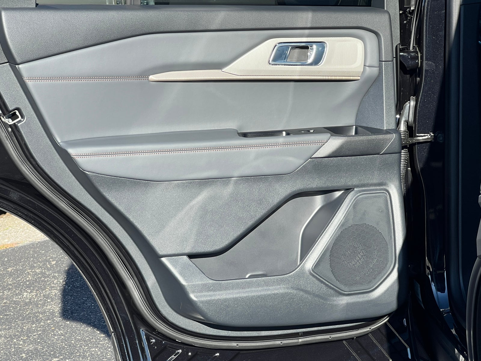 2027 Ford Explorer Active w/200A Pkg