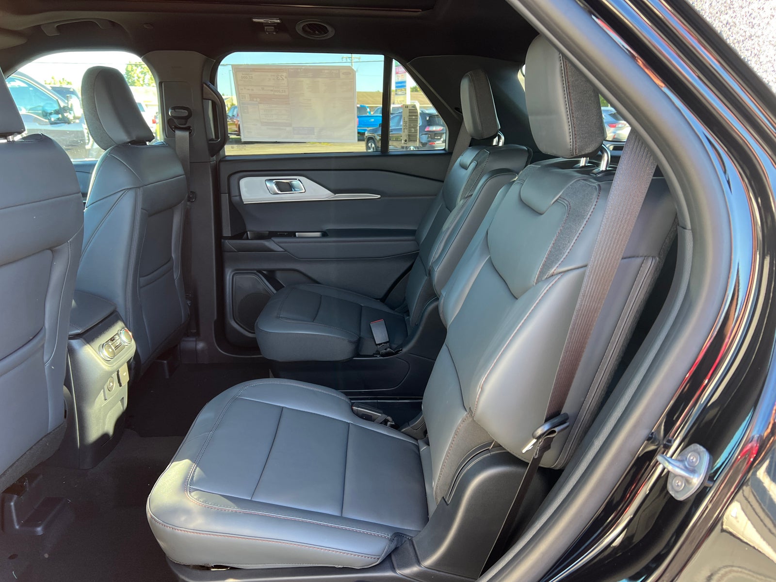 2027 Ford Explorer Active w/200A Pkg