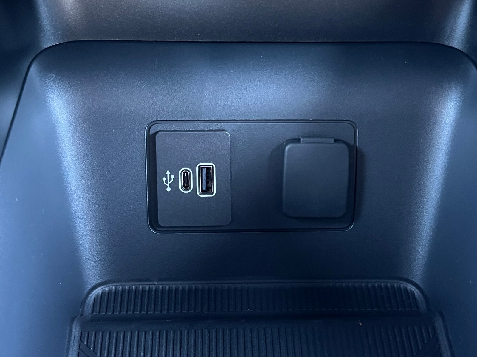 2027 Ford Explorer Active w/100A Pkg
