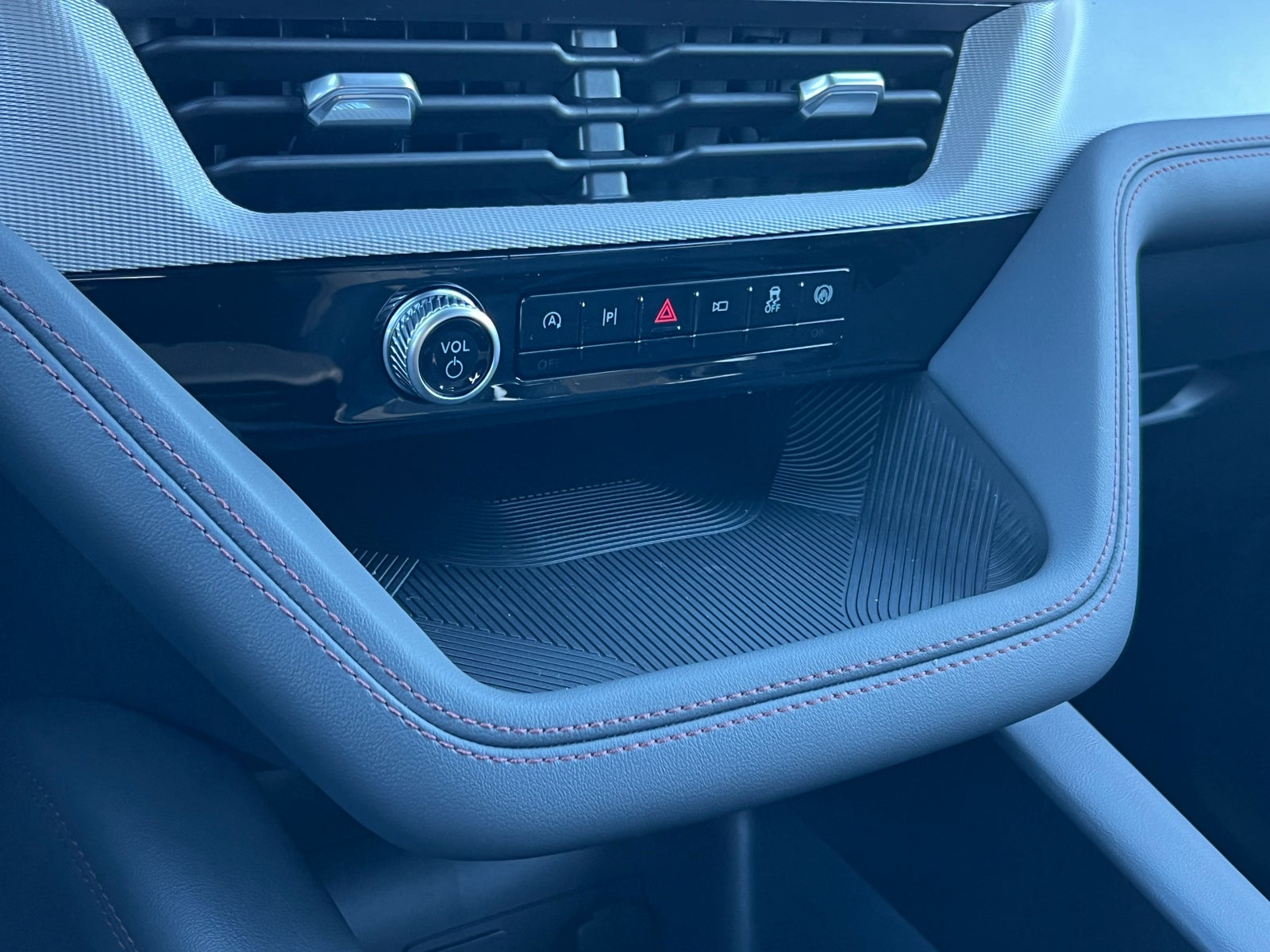 2027 Ford Explorer Active w/200A Pkg