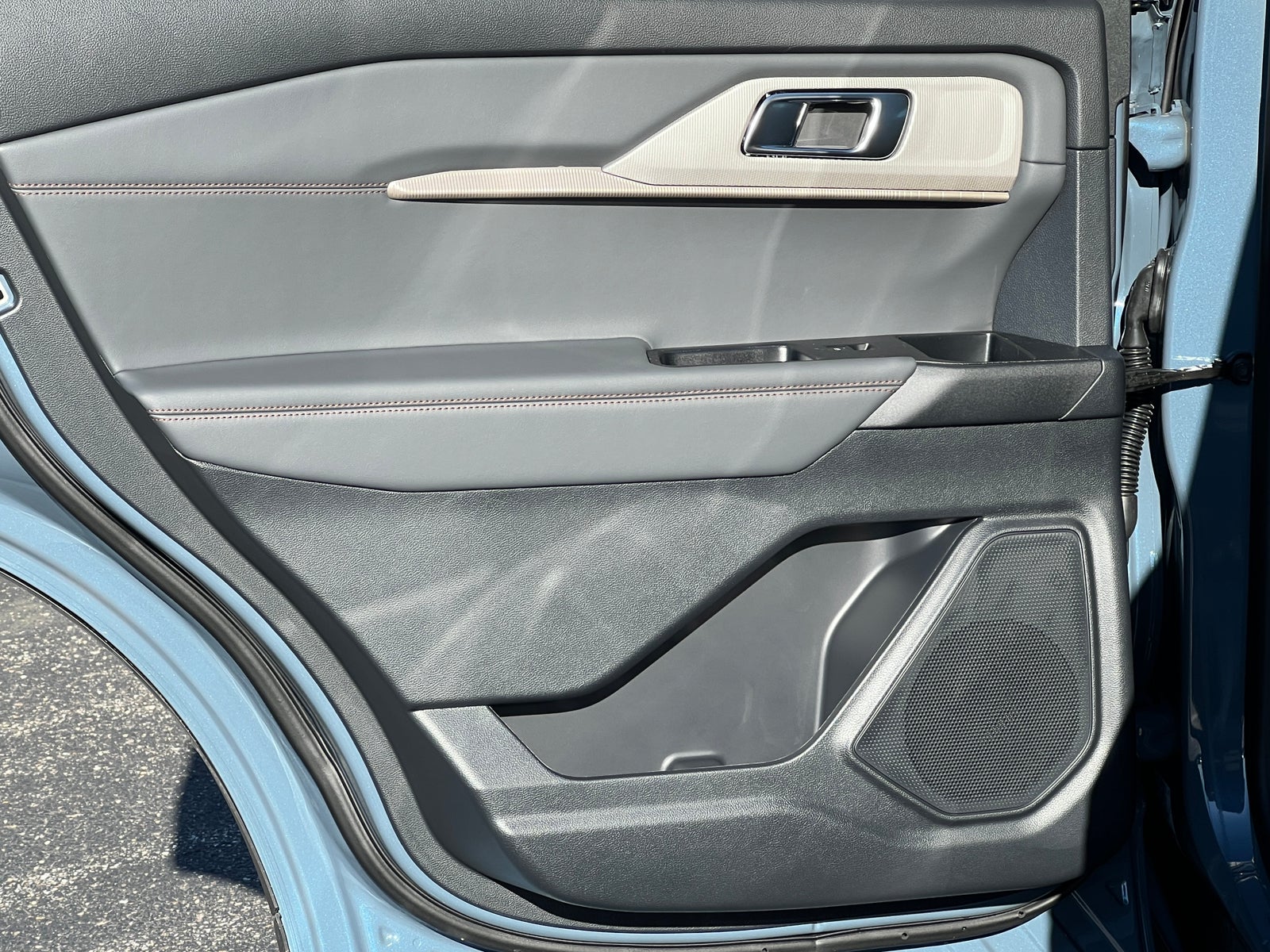 2027 Ford Explorer Active w/200A Pkg